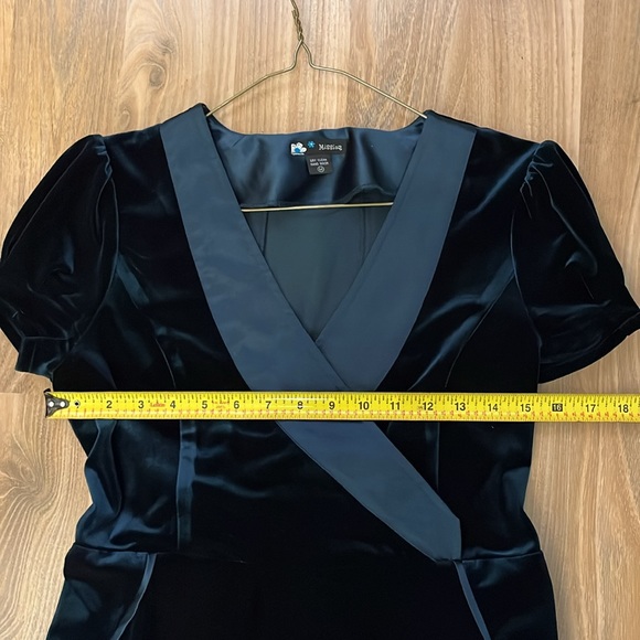 Velvet dress - Picture 10 of 11